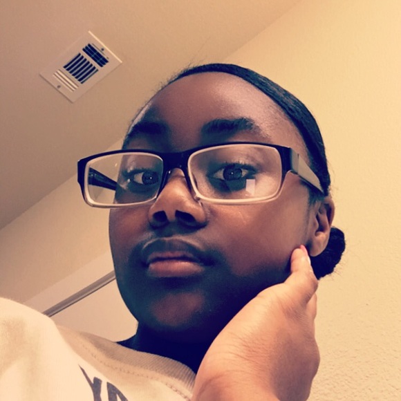 Meet your Posher, Mia - Picture 1 of 1